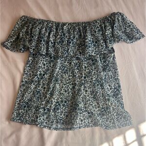 H&M Blue & White Floral Cold Shoulder Top – Size Small